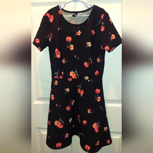 H&M Other - EUC H&M Divided- Girls Black Floral Dress- Size 6